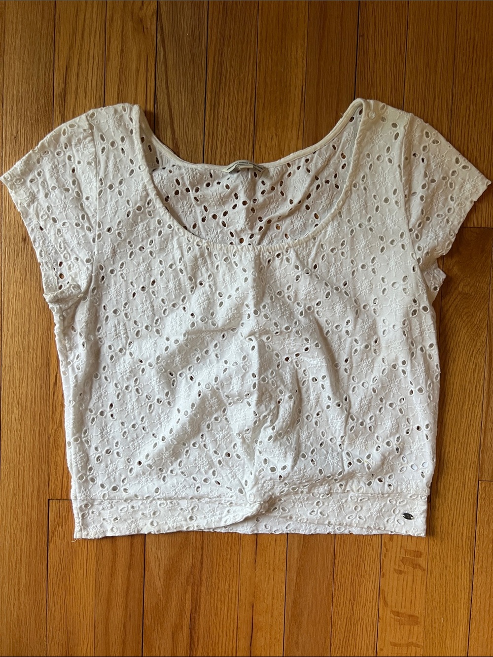 American Eagle Outfitters White Eyelet Cropped Short Sleeve Top